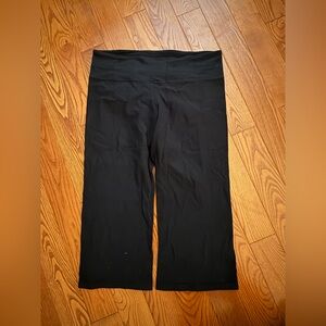 Fair/repaired Lululemon Groove crops size 10